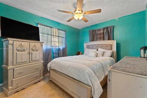 Casa en venta en Miami, Florida, 3 dormitorios, 80.64 m2 № 1967870 - foto 16