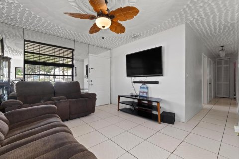 Casa en venta en Miami, Florida, 3 dormitorios, 80.64 m2 № 1967870 - foto 9