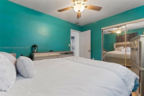 Casa en venta en Miami, Florida, 3 dormitorios, 80.64 m2 № 1967870 - foto 17