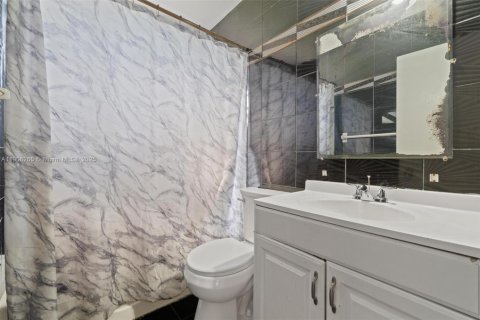 Casa en venta en Miami, Florida, 3 dormitorios, 80.64 m2 № 1967870 - foto 18