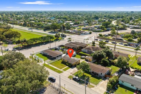 Casa en venta en Miami, Florida, 3 dormitorios, 80.64 m2 № 1967870 - foto 24