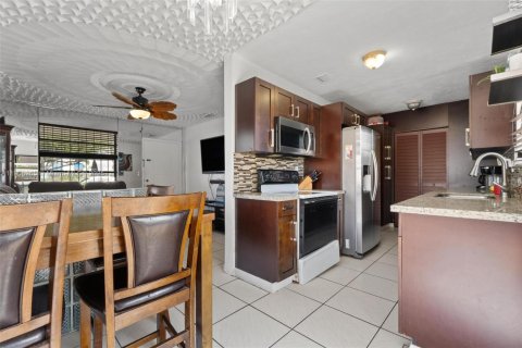 Casa en venta en Miami, Florida, 3 dormitorios, 80.64 m2 № 1967870 - foto 13