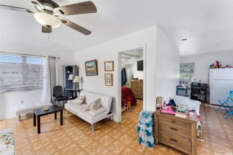 Commercial property in Miami Springs, Florida 338.63 sq.m. № 1928066 - photo 9