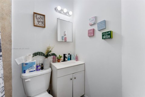 Commercial property in Miami Springs, Florida 338.63 sq.m. № 1928066 - photo 17