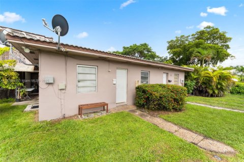 Commercial property in Miami Springs, Florida 338.63 sq.m. № 1928066 - photo 6