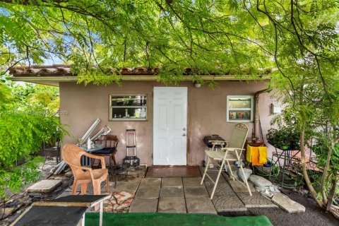 Commercial property in Miami Springs, Florida 338.63 sq.m. № 1928066 - photo 5