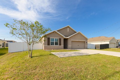 Villa ou maison à vendre à Port St. Lucie, Floride: 4 chambres, 181.62 m2 № 2146880 - photo 4