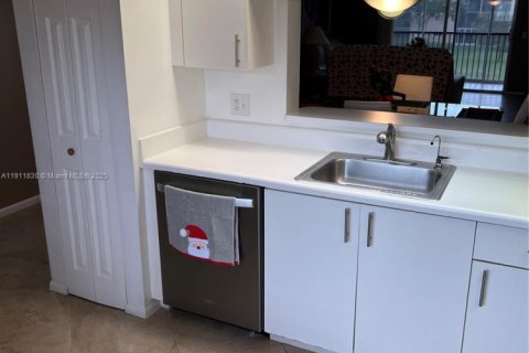 Купить кондоминиум в Пемброк-Пайнс, Флорида 1 спальня, 95.97м2, № 1966894 - фото 10