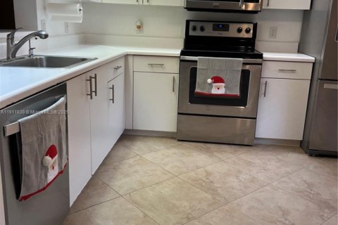 Купить кондоминиум в Пемброк-Пайнс, Флорида 1 спальня, 95.97м2, № 1966894 - фото 3