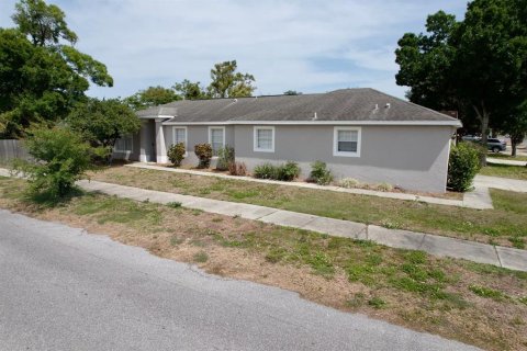 House in Orlando, Florida 3 bedrooms, 139.82 sq.m. № 1637996 - photo 2
