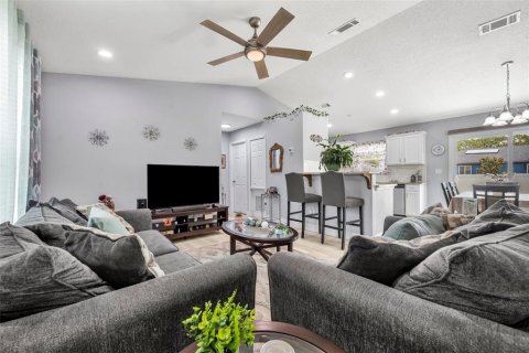House in Deltona, Florida 3 bedrooms, 106.09 sq.m. № 1780431 - photo 5