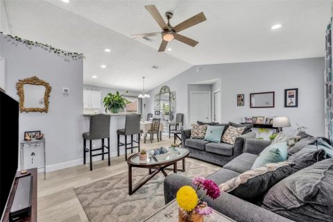 House in Deltona, Florida 3 bedrooms, 106.09 sq.m. № 1780431 - photo 6