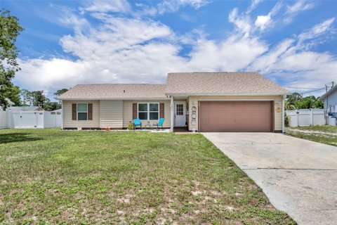 House in Deltona, Florida 3 bedrooms, 106.09 sq.m. № 1780431 - photo 1