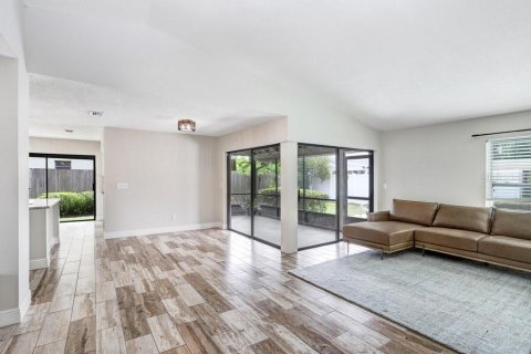 Casa en alquiler en Tampa, Florida, 3 dormitorios, 144.74 m2 № 1904001 - foto 6