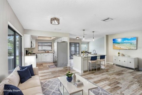 Casa en alquiler en Tampa, Florida, 3 dormitorios, 144.74 m2 № 1904001 - foto 13