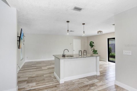 Casa en alquiler en Tampa, Florida, 3 dormitorios, 144.74 m2 № 1904001 - foto 11