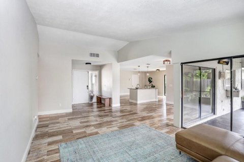Casa en alquiler en Tampa, Florida, 3 dormitorios, 144.74 m2 № 1904001 - foto 7