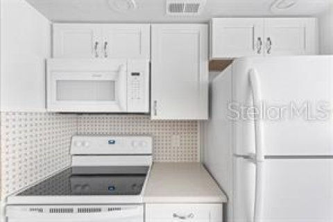 Condo in Rotonda, Florida, 1 bedroom  № 1903193 - photo 14