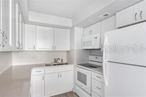 Condo in Rotonda, Florida, 1 bedroom  № 1903193 - photo 16