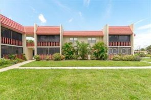 Condo in Rotonda, Florida, 1 bedroom  № 1903193 - photo 1