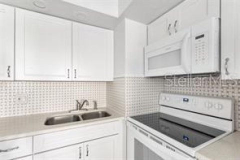 Condo in Rotonda, Florida, 1 bedroom  № 1903193 - photo 15