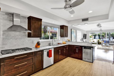 Купить виллу или дом в Холливуд, Флорида 5 спален, 217.39м2, № 2006628 - фото 29