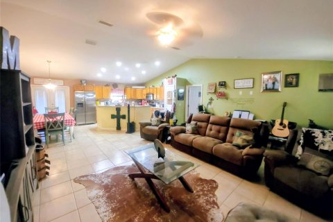 Villa ou maison à vendre à Moore Haven, Floride: 4 chambres, 181.35 m2 № 2248482 - photo 3