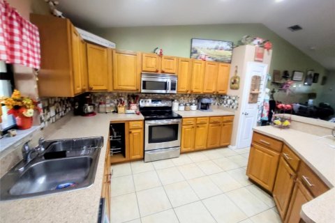 Villa ou maison à vendre à Moore Haven, Floride: 4 chambres, 181.35 m2 № 2248482 - photo 5