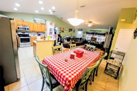 Villa ou maison à vendre à Moore Haven, Floride: 4 chambres, 181.35 m2 № 2248482 - photo 4