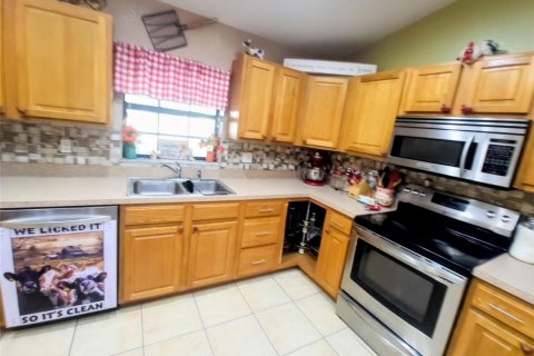 Villa ou maison à vendre à Moore Haven, Floride: 4 chambres, 181.35 m2 № 2248482 - photo 6