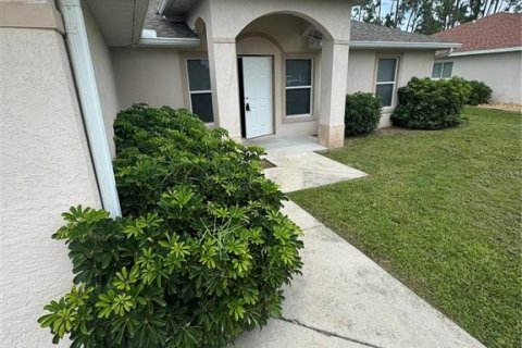 Casa en alquiler en North Port, Florida, 3 dormitorios, 140.28 m2 № 1912033 - foto 2