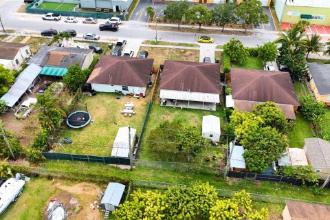 House in Homestead, Florida 3 bedrooms, 116.31 sq.m. № 1770600 - photo 23