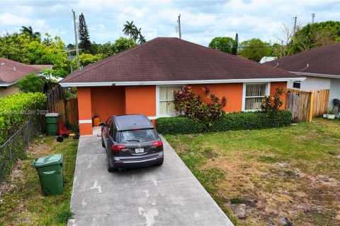 House in Homestead, Florida 3 bedrooms, 116.31 sq.m. № 1770600 - photo 1