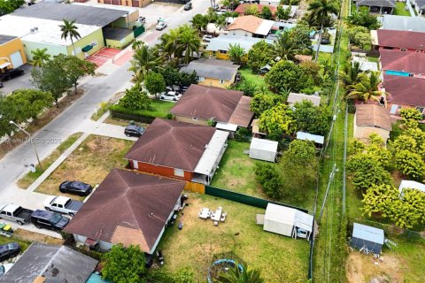 House in Homestead, Florida 3 bedrooms, 116.31 sq.m. № 1770600 - photo 14