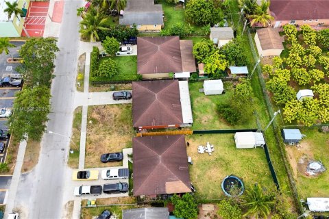 House in Homestead, Florida 3 bedrooms, 116.31 sq.m. № 1770600 - photo 29
