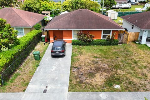 House in Homestead, Florida 3 bedrooms, 116.31 sq.m. № 1770600 - photo 15