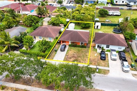 House in Homestead, Florida 3 bedrooms, 116.31 sq.m. № 1770600 - photo 4