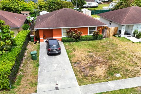 House in Homestead, Florida 3 bedrooms, 116.31 sq.m. № 1770600 - photo 28