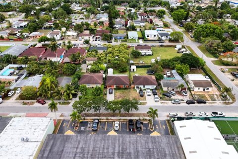 House in Homestead, Florida 3 bedrooms, 116.31 sq.m. № 1770600 - photo 11