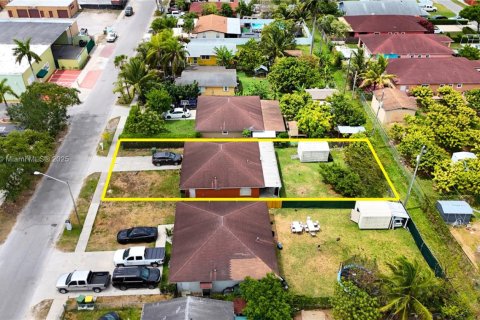 House in Homestead, Florida 3 bedrooms, 116.31 sq.m. № 1770600 - photo 8