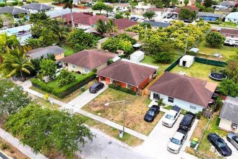 House in Homestead, Florida 3 bedrooms, 116.31 sq.m. № 1770600 - photo 22