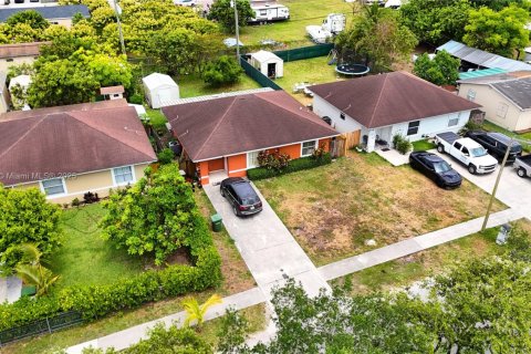 House in Homestead, Florida 3 bedrooms, 116.31 sq.m. № 1770600 - photo 24