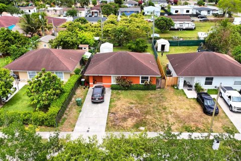 House in Homestead, Florida 3 bedrooms, 116.31 sq.m. № 1770600 - photo 19