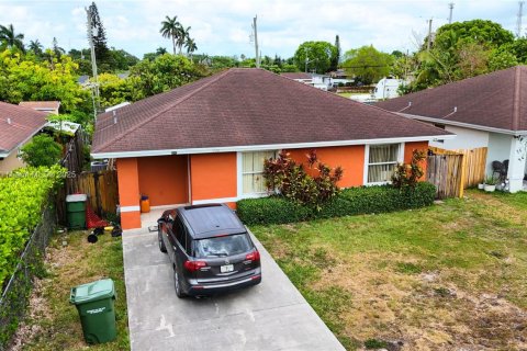 House in Homestead, Florida 3 bedrooms, 116.31 sq.m. № 1770600 - photo 9