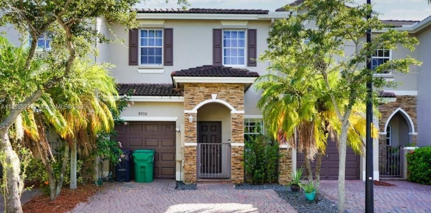 Townhouse in Cutler Bay, Florida 3 bedrooms, 141.77 sq.m. № 1887909