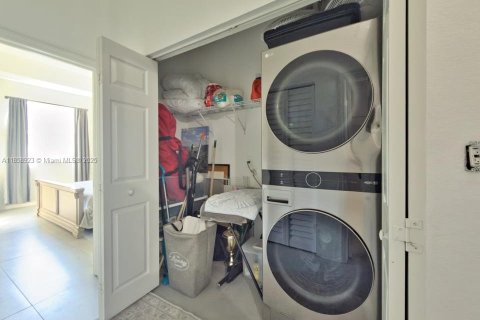Townhouse in Cutler Bay, Florida 3 bedrooms, 141.77 sq.m. № 1887909 - photo 19