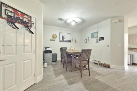 Townhouse in Cutler Bay, Florida 3 bedrooms, 141.77 sq.m. № 1887909 - photo 5