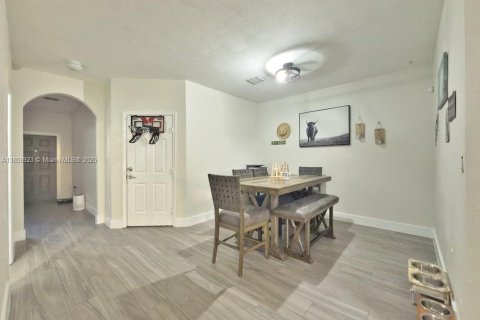 Townhouse in Cutler Bay, Florida 3 bedrooms, 141.77 sq.m. № 1887909 - photo 6