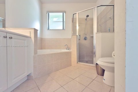 Townhouse in Cutler Bay, Florida 3 bedrooms, 141.77 sq.m. № 1887909 - photo 12