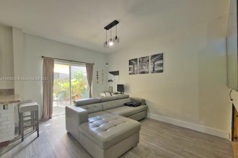 Townhouse in Cutler Bay, Florida 3 bedrooms, 141.77 sq.m. № 1887909 - photo 9